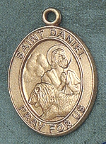 St. Daniel 14kt Gold Oval Medal 1 In.